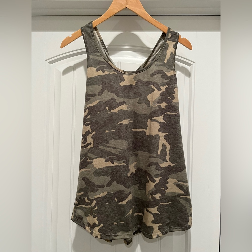 Magic Fit crisscross racer back tank- women’s size L